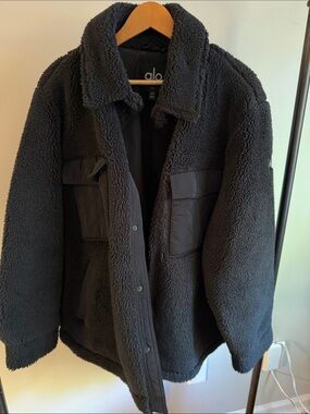 ALO Yoga Men’s Black Sherpa Edge Shacket